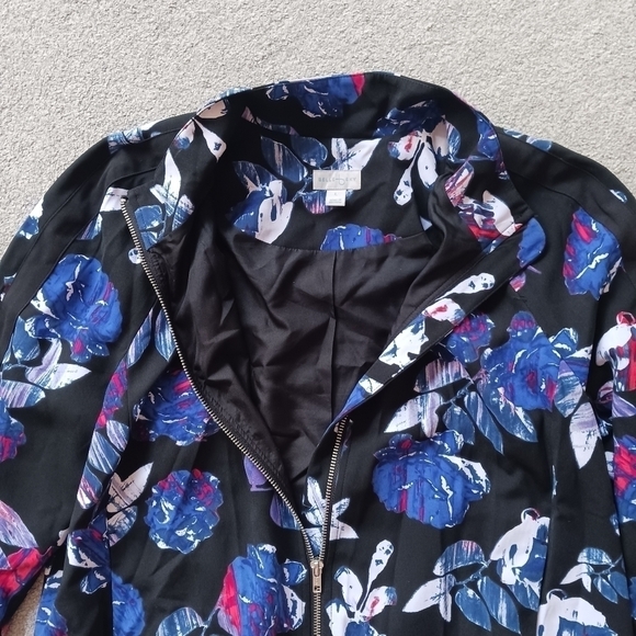 Belle+SKY Floral Bomber Style Jacket - Picture 3 of 9